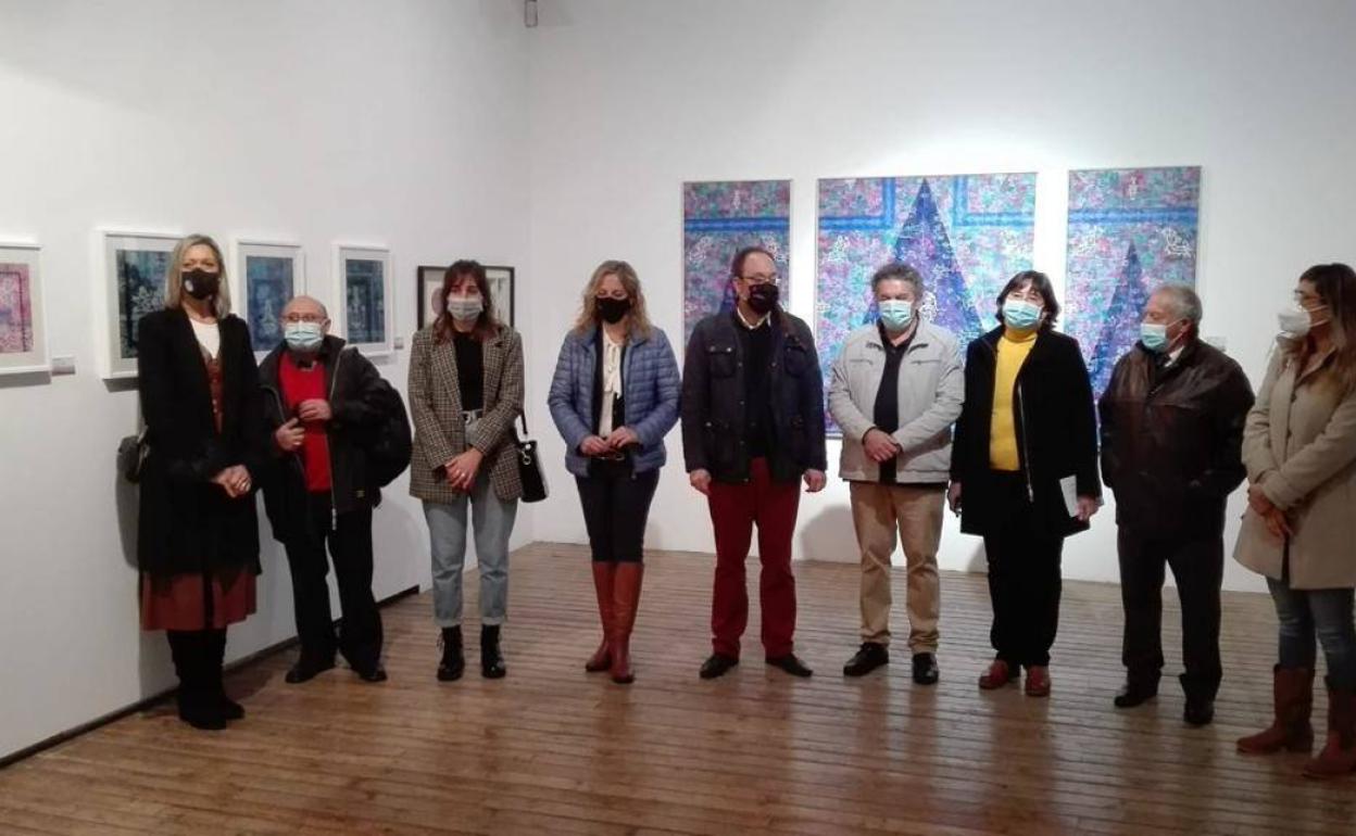 Participantes en la inauguración de la exposición en el Palacio de Los Águila. 