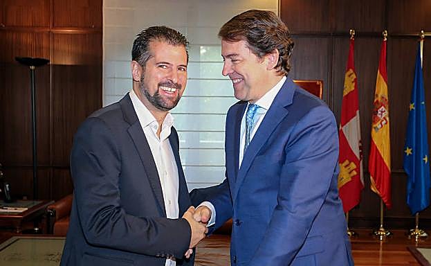 Luis Tudanca (PSOE) y Alfonso Fernández Mañueco (PP).