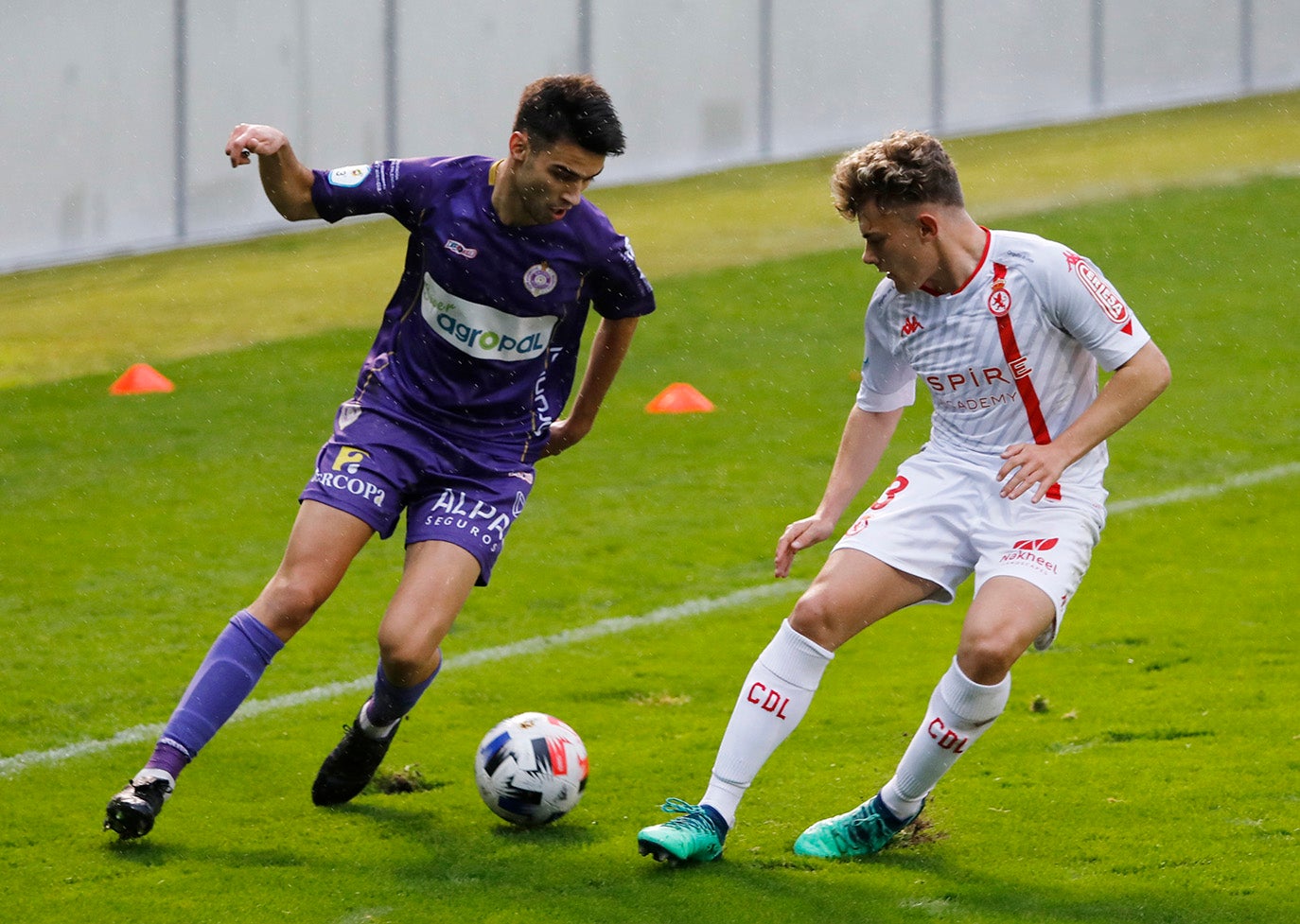 El Palencia Cristo Atlético golea al filial de la Cultural Leonesa.