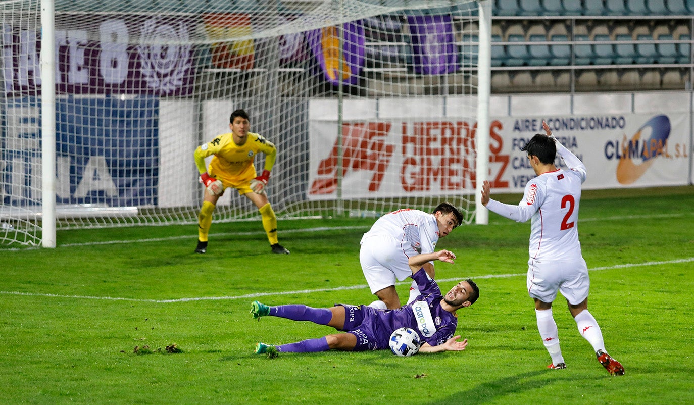 El Palencia Cristo Atlético golea al filial de la Cultural Leonesa.