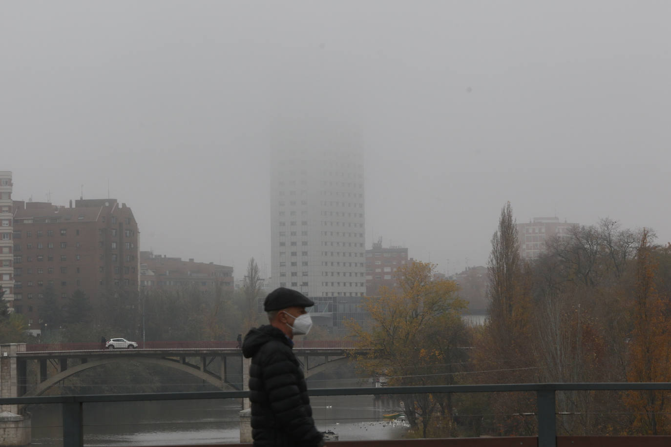 Fotos: Jornada de niebla en Valladolid