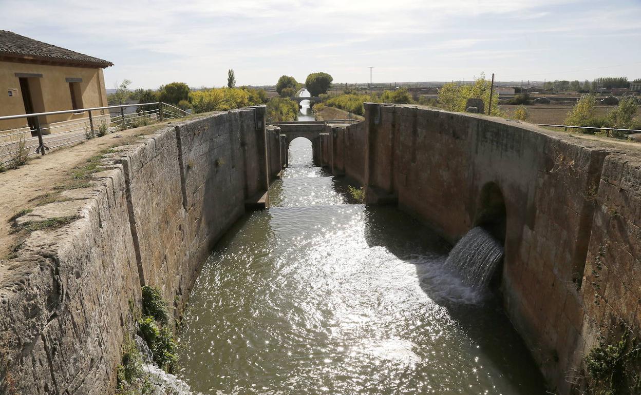 El Canal de Castilla a su paso por Frómista.