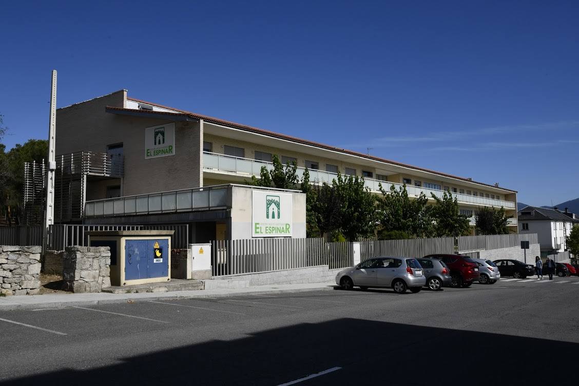 Residencia de El Espinar donde se ha declarado un brote con al menos 18 positivos. 