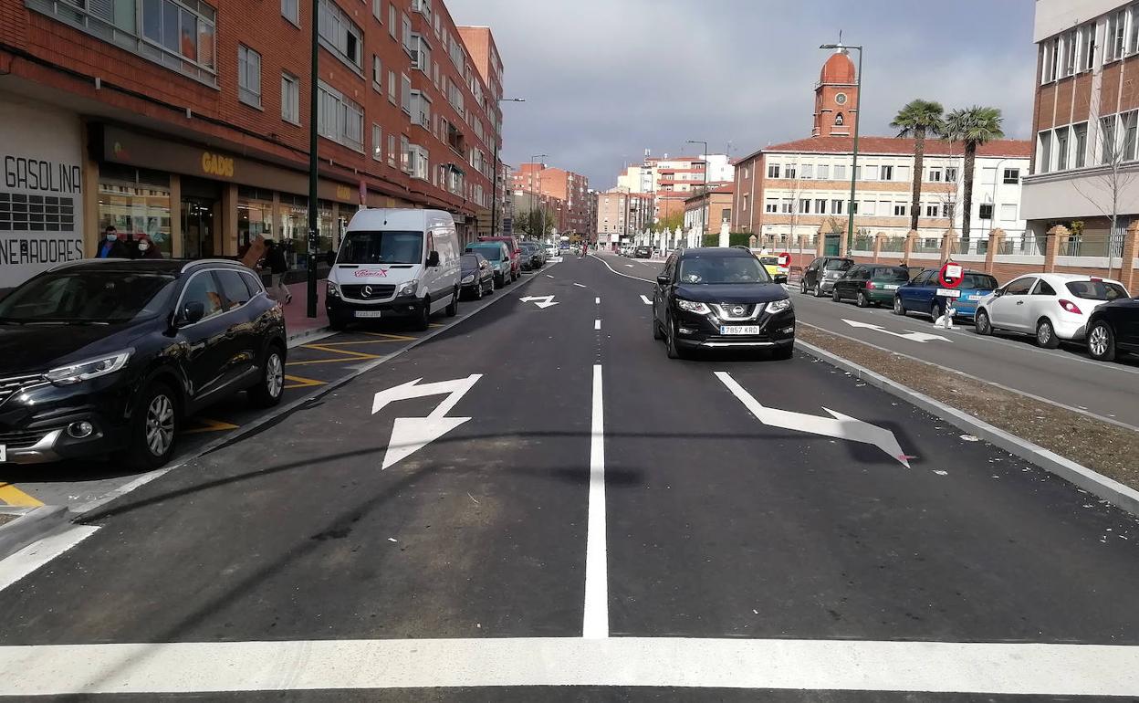 Los coches circulan ya por el tramo entre la plaza del Carmen y General Shelly.