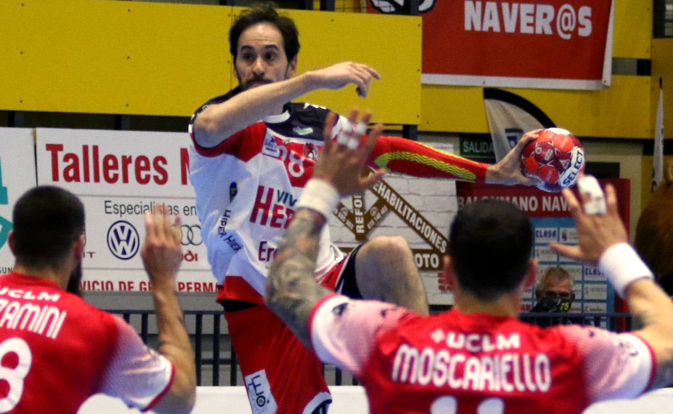 Encuentro de la Liga Asobal entre el Balonmano Nava y el Incarlopsa Cuenca 