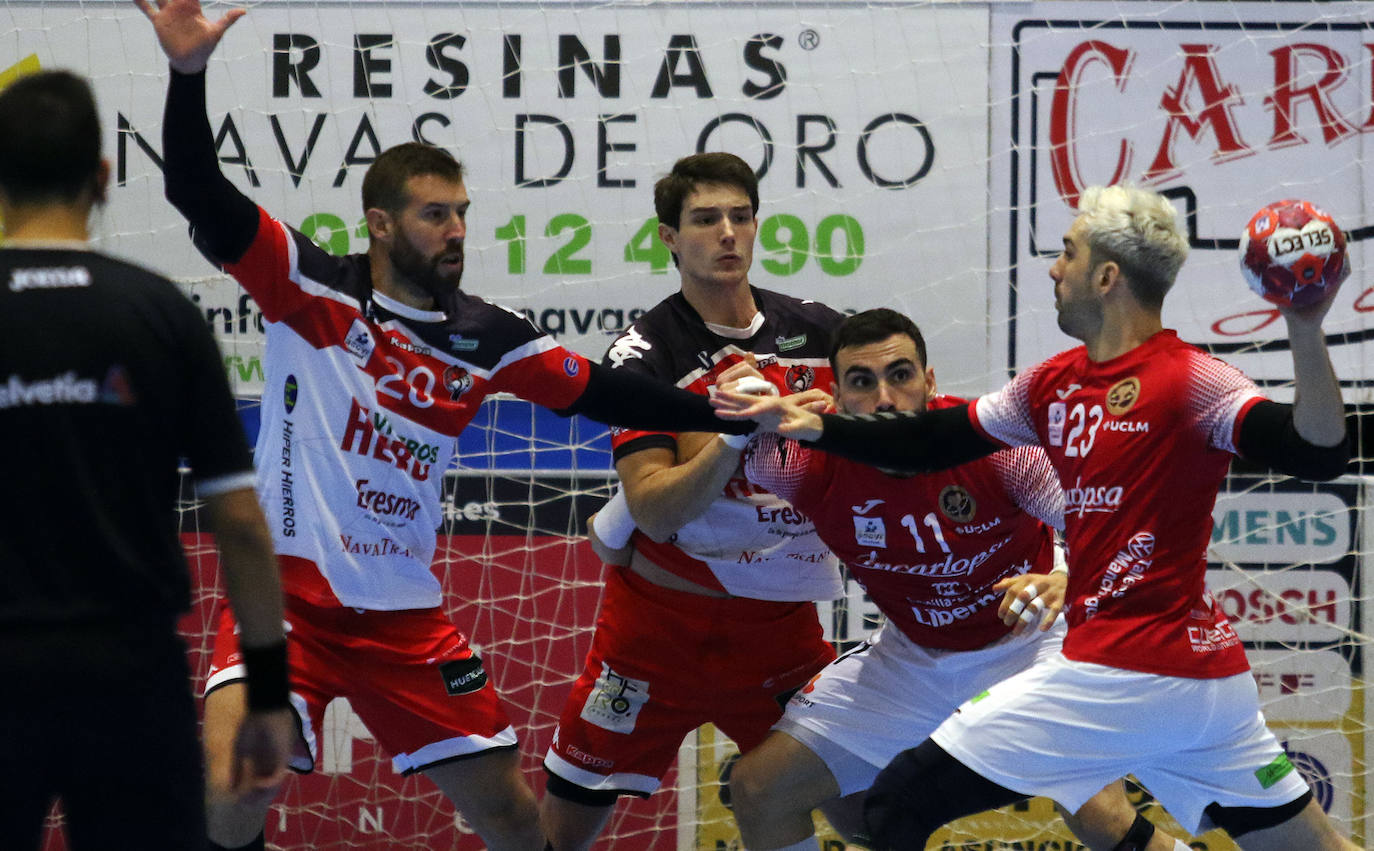 Encuentro de la Liga Asobal entre el Balonmano Nava y el Incarlopsa Cuenca 