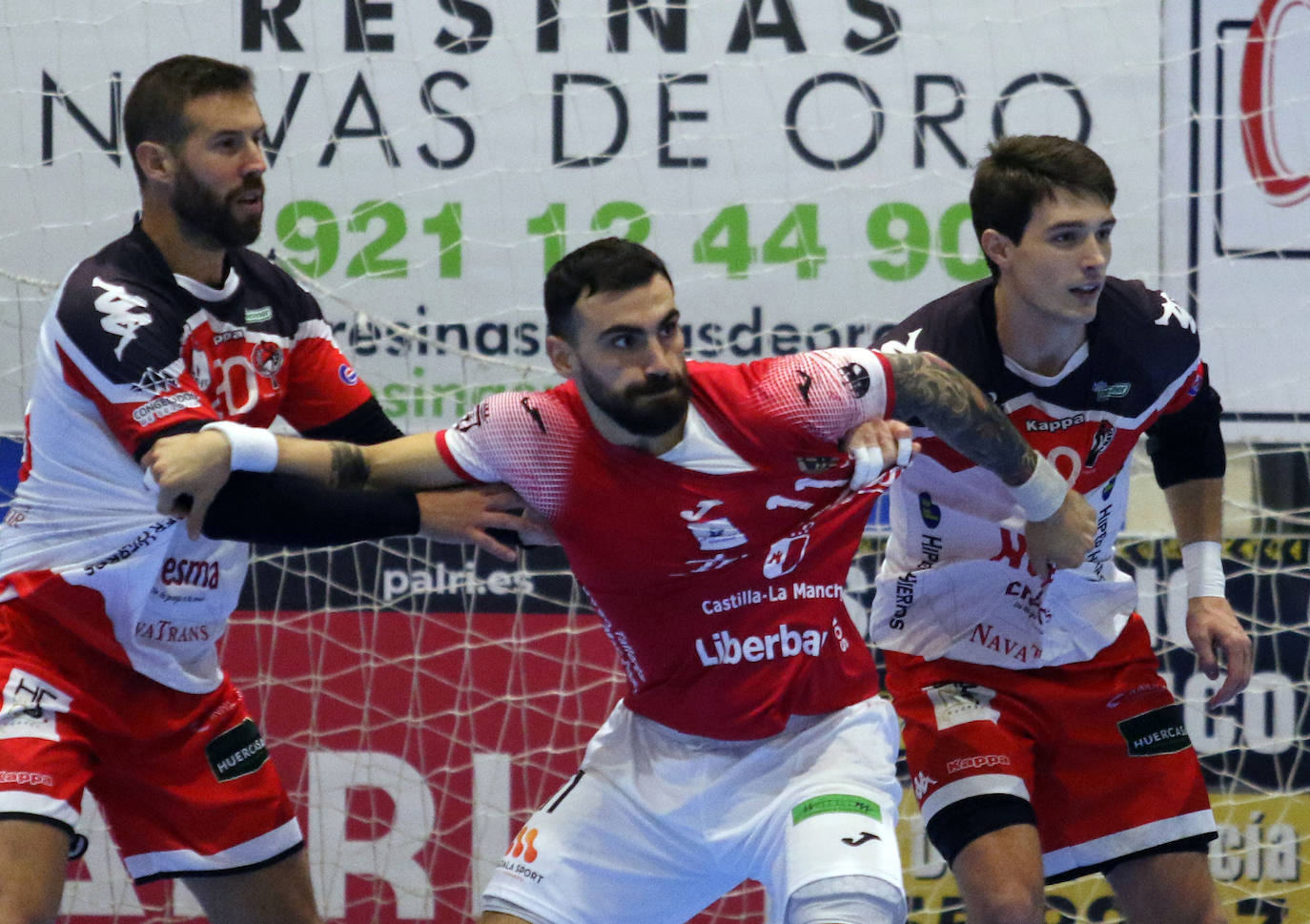 Encuentro de la Liga Asobal entre el Balonmano Nava y el Incarlopsa Cuenca 