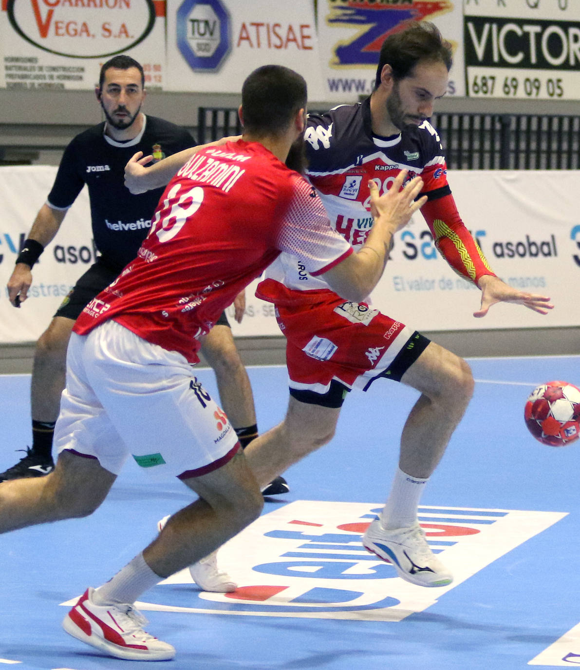 Encuentro de la Liga Asobal entre el Balonmano Nava y el Incarlopsa Cuenca 