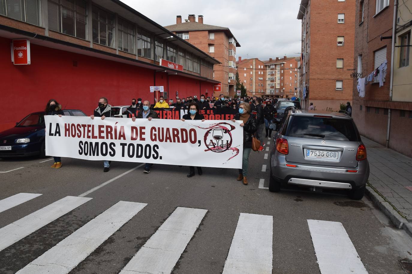 Hosteleros y comerciantes se manifiestan por las calles de Guardo.