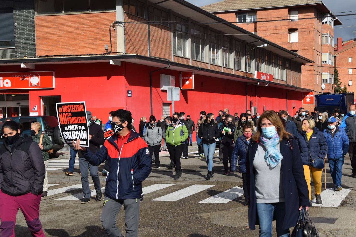 Hosteleros y comerciantes se manifiestan por las calles de Guardo.