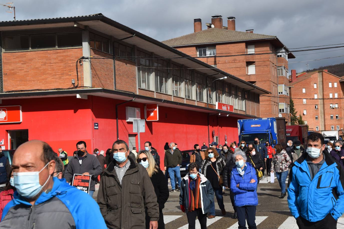 Hosteleros y comerciantes se manifiestan por las calles de Guardo.