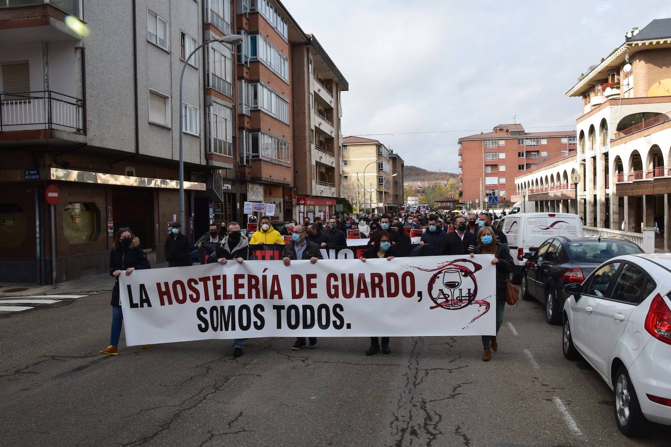 Hosteleros y comerciantes se manifiestan por las calles de Guardo.