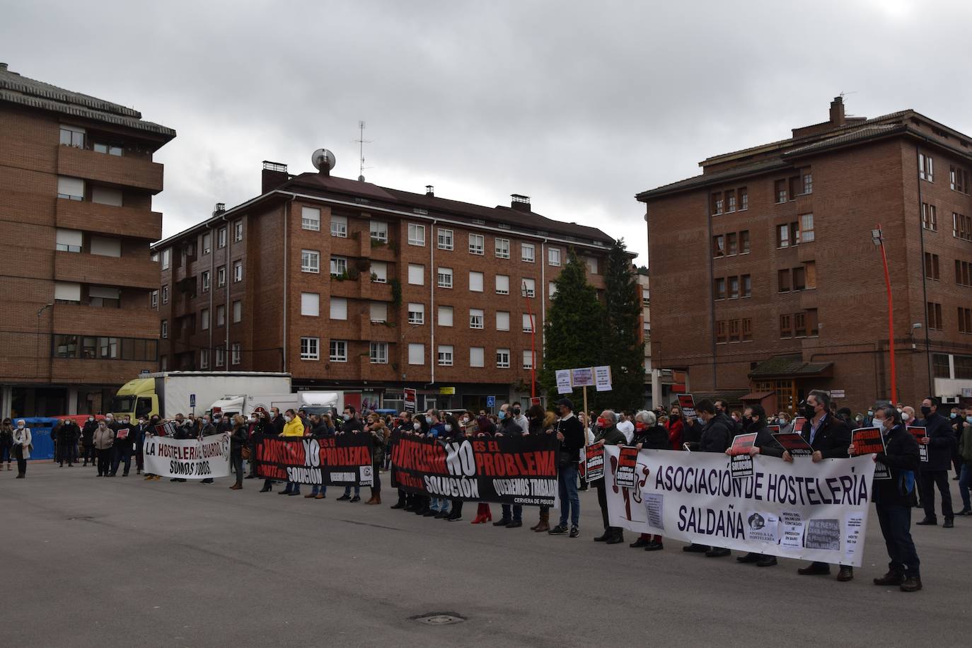 Hosteleros y comerciantes se manifiestan por las calles de Guardo.