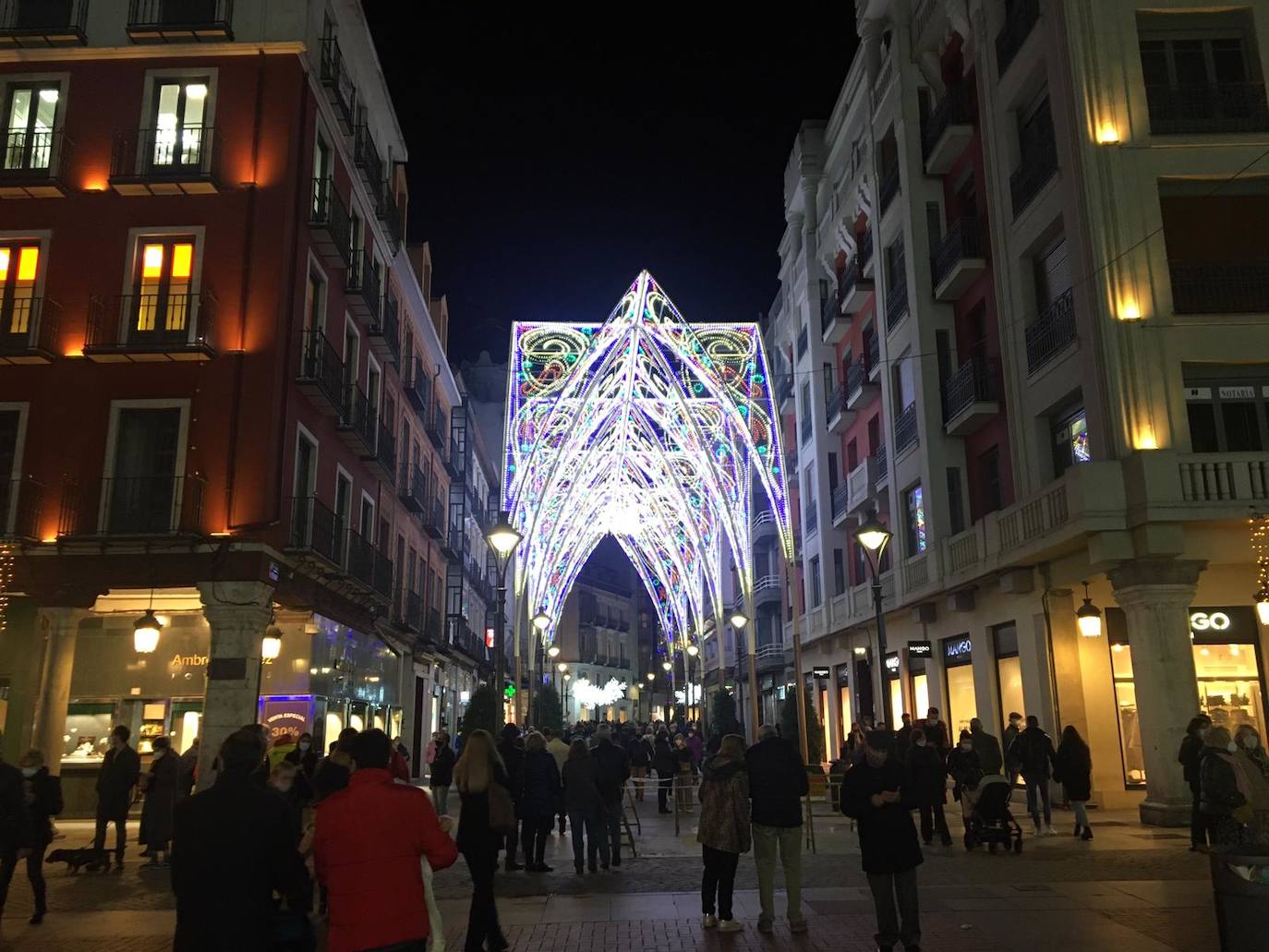 Bola de Navidad desde la Plaza de Zorrilla en Valladolid. 