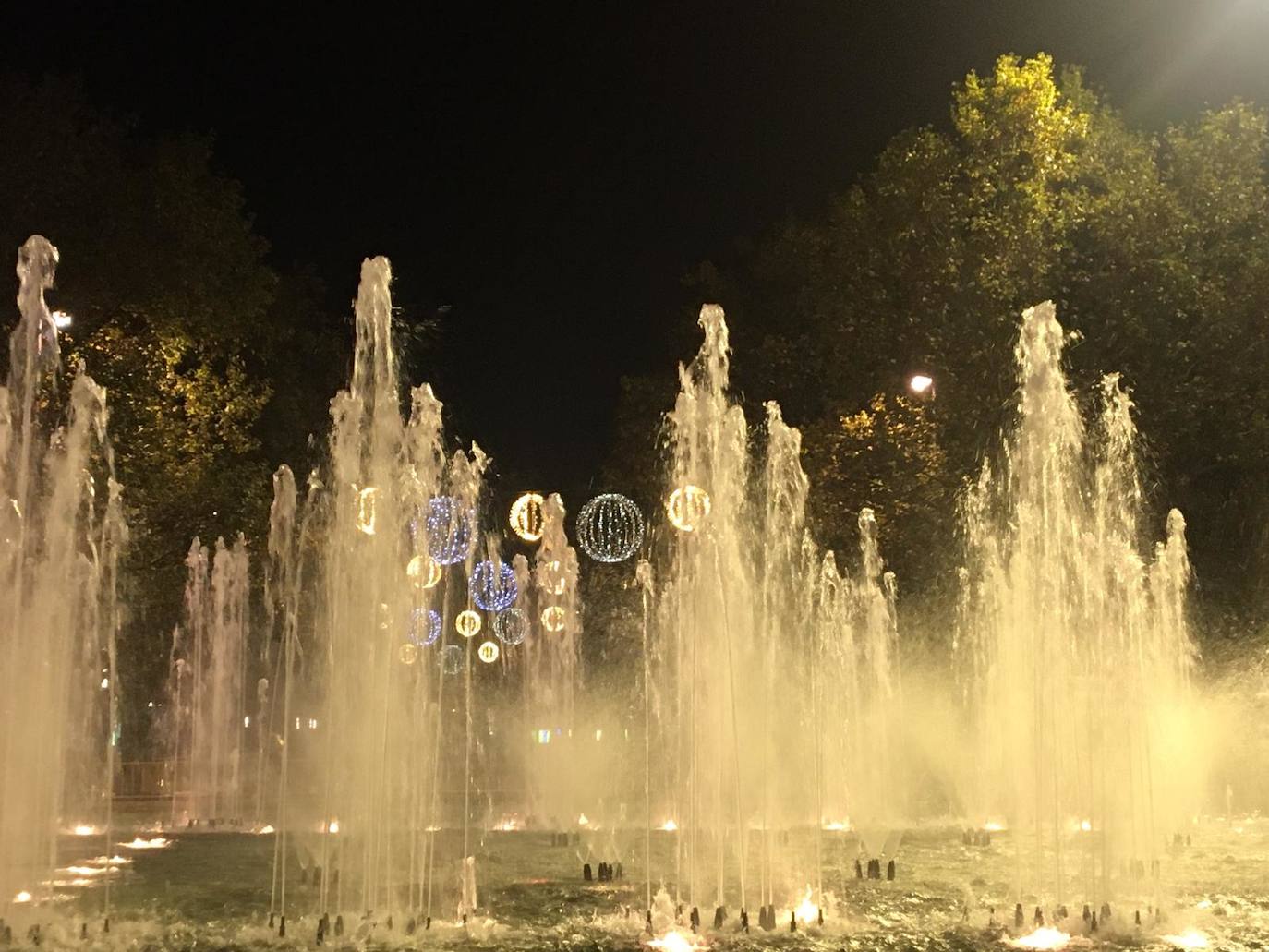 Bola de Navidad desde la Plaza de Zorrilla en Valladolid. 