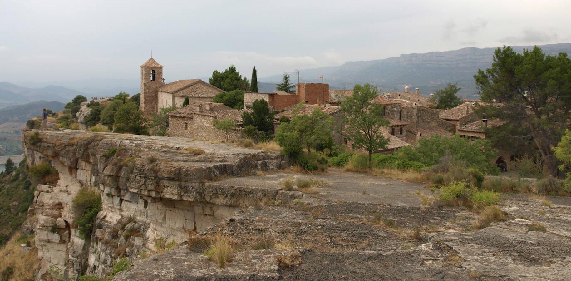 Siurana (Tarragona, Cataluña) | Siurana es, sin duda, uno de los mejores miradores de España. Se asienta sobre un impresionante peñasco de roca caliza rodeado de historia, leyendas y naturaleza.