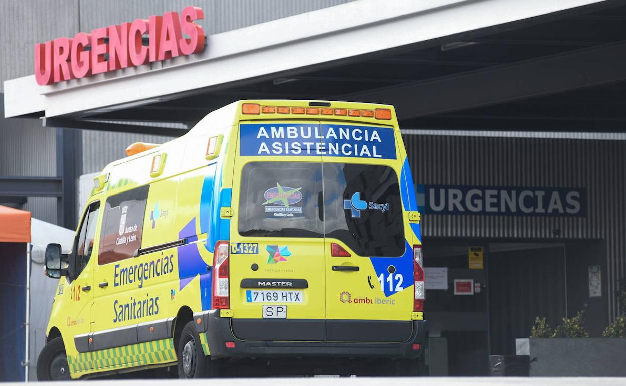 Zona de acceso a Urgencias en el Hospital Río Hortega de Valladolid.