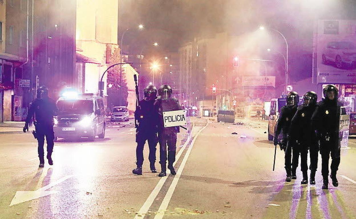 Agentes de la UIP durante la intervención el pasado 30 de octubre en Gamonal.