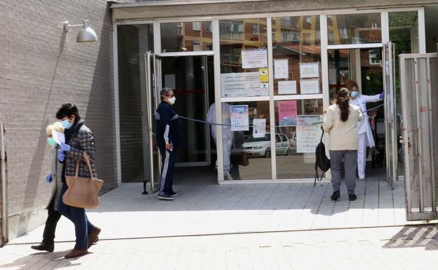 Sanidad mantiene abierta la puerta para negociar la reordeanción de su personal por la covid-19