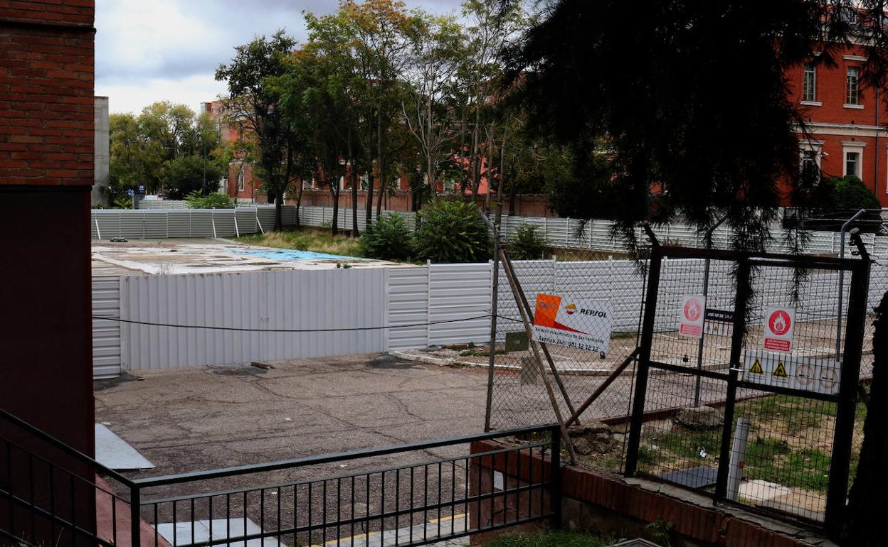 Espacio vallado donde se levantará el edificio de consultas externas en el recinto del clínico de Valladolid 