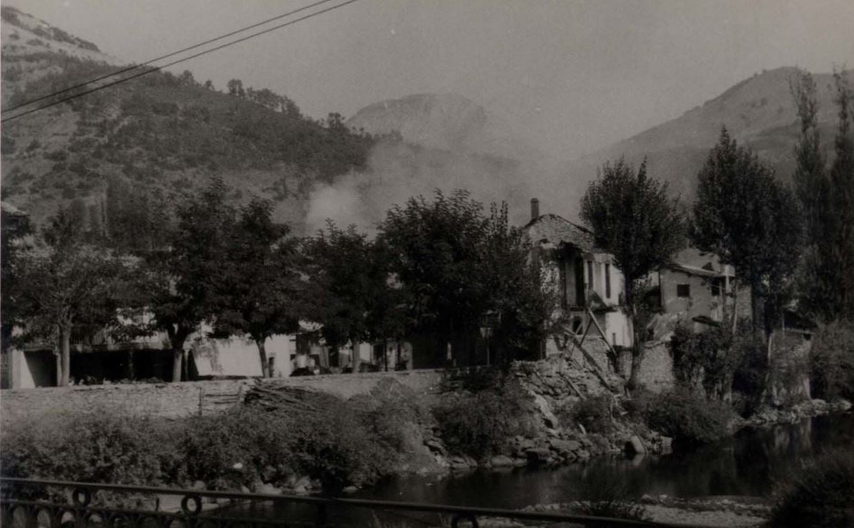 La Biblioteca Nacional publica las imágenes de los efectos causados por los incendios y bombardeos en la zona norte de León, Pola de Gordón, Santa Lucía y La Vid, durante la Guerra Civil 