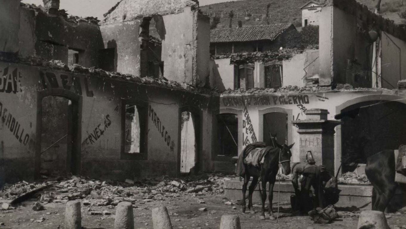 La Biblioteca Nacional publica las imágenes de los efectos causados por los incendios y bombardeos en la zona norte de León, Pola de Gordón, Santa Lucía y La Vid, durante la Guerra Civil 