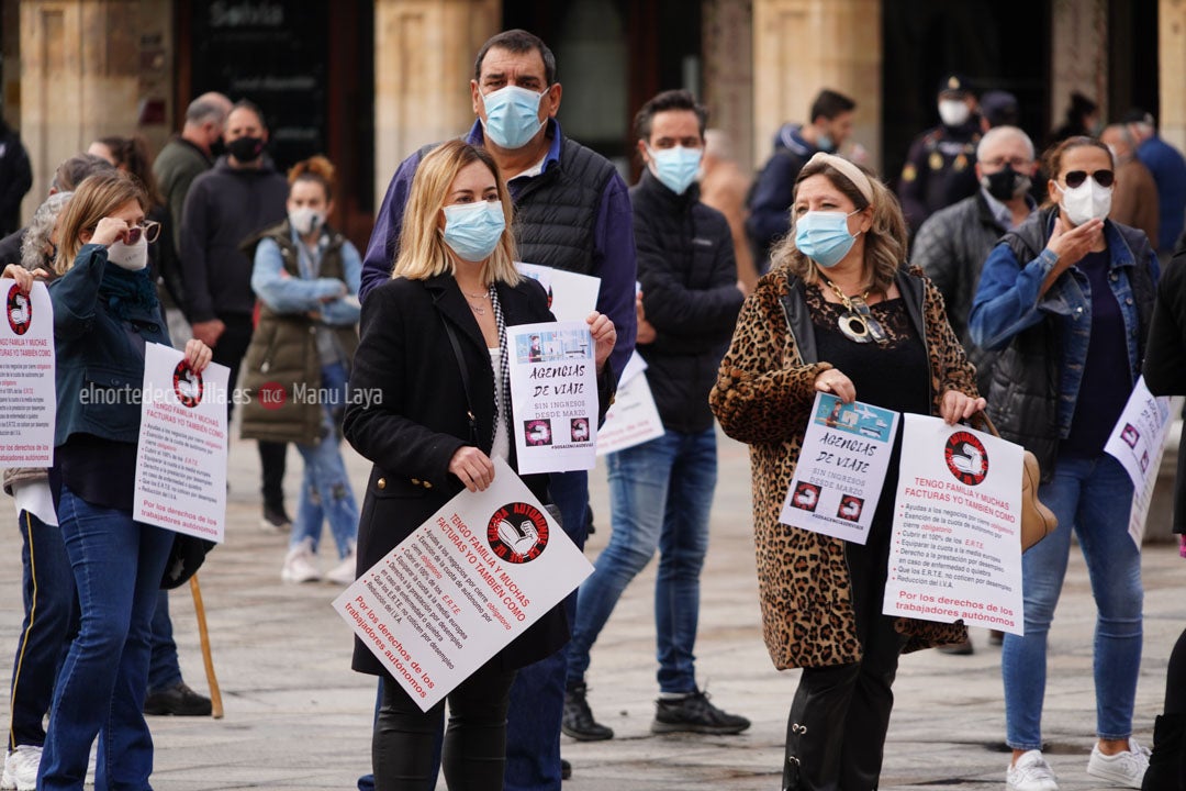 Concentración de autónomos en la Plaza Mayor de Salamanca