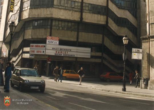 Los cines GOya y Consulado estaban ubicados en la calle San Pablo. 