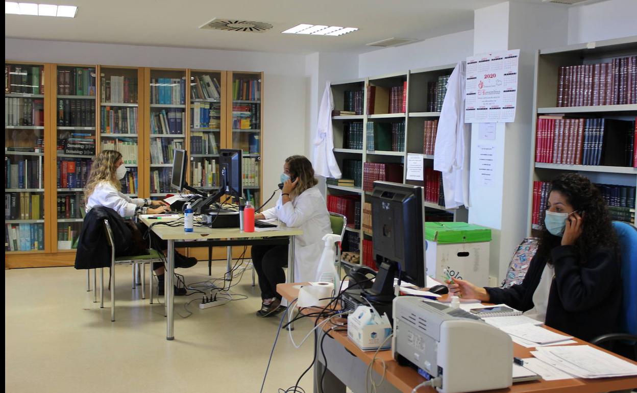 Algunos de los profesionales que trabajan en el servicio 'Covid Plus' instalado en el Hospital de Segovia. 