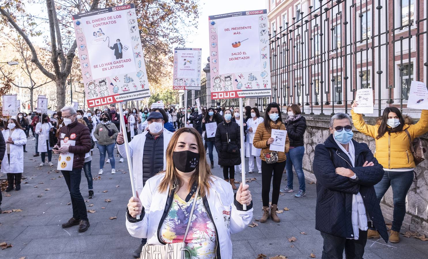 Fotos: Sanitarios de Valladolid protestan por sus condiciones laborales