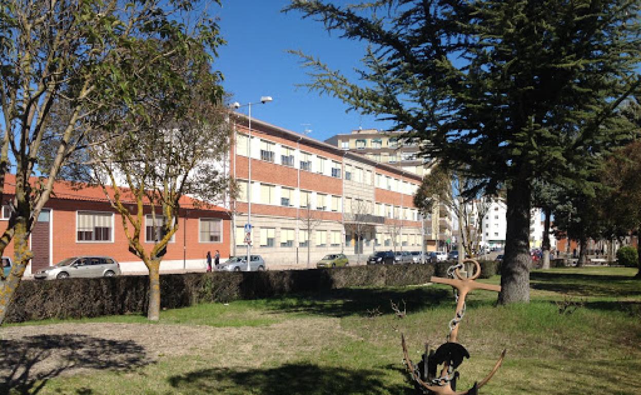 Colegio La Encarnación, de Peñaranda de Bracamonte, uno de los afectados por las medidas de cuarentna de la Junta.