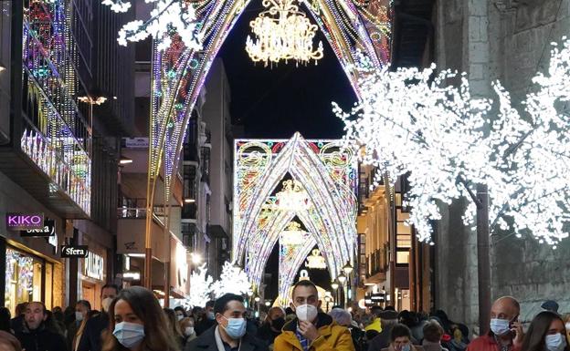 La tasa de incidencia acumulada en 14 días en Castilla y León se reduce en la última semana hasta los 881,37 casos