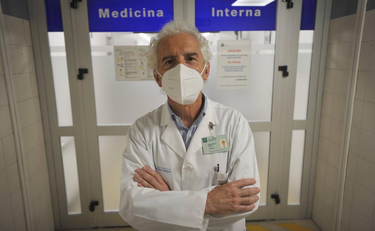 Ricardo Gómez Huelgas, jefe de los médicos internistas del Hospital de Málaga, preside la SEMI.