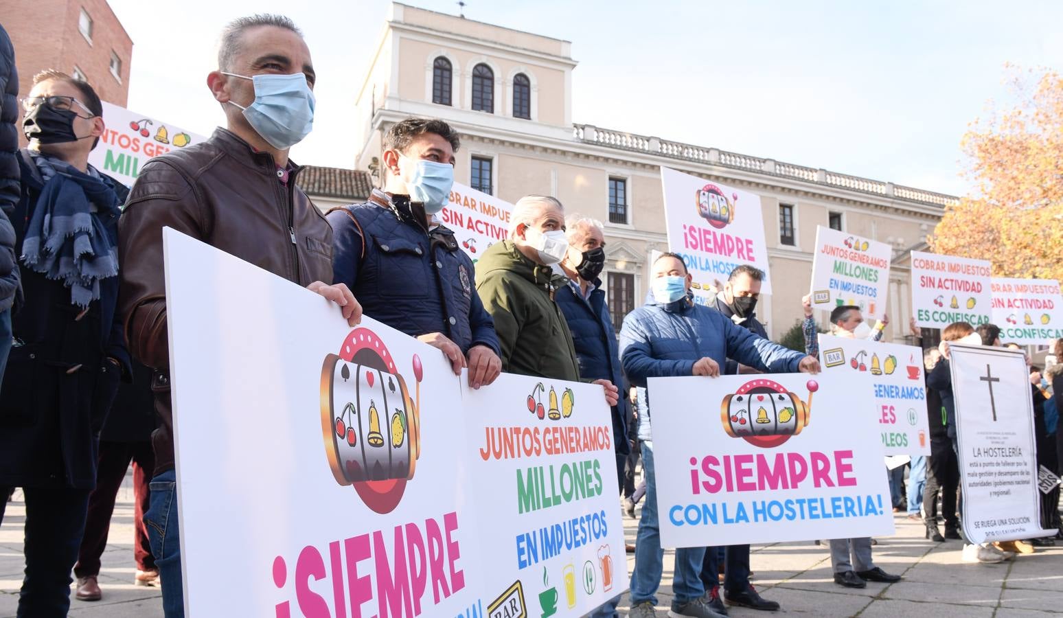 Fotos: Manifestación en Valladolid de todos los sectores afectados por la crisis de la pandemia