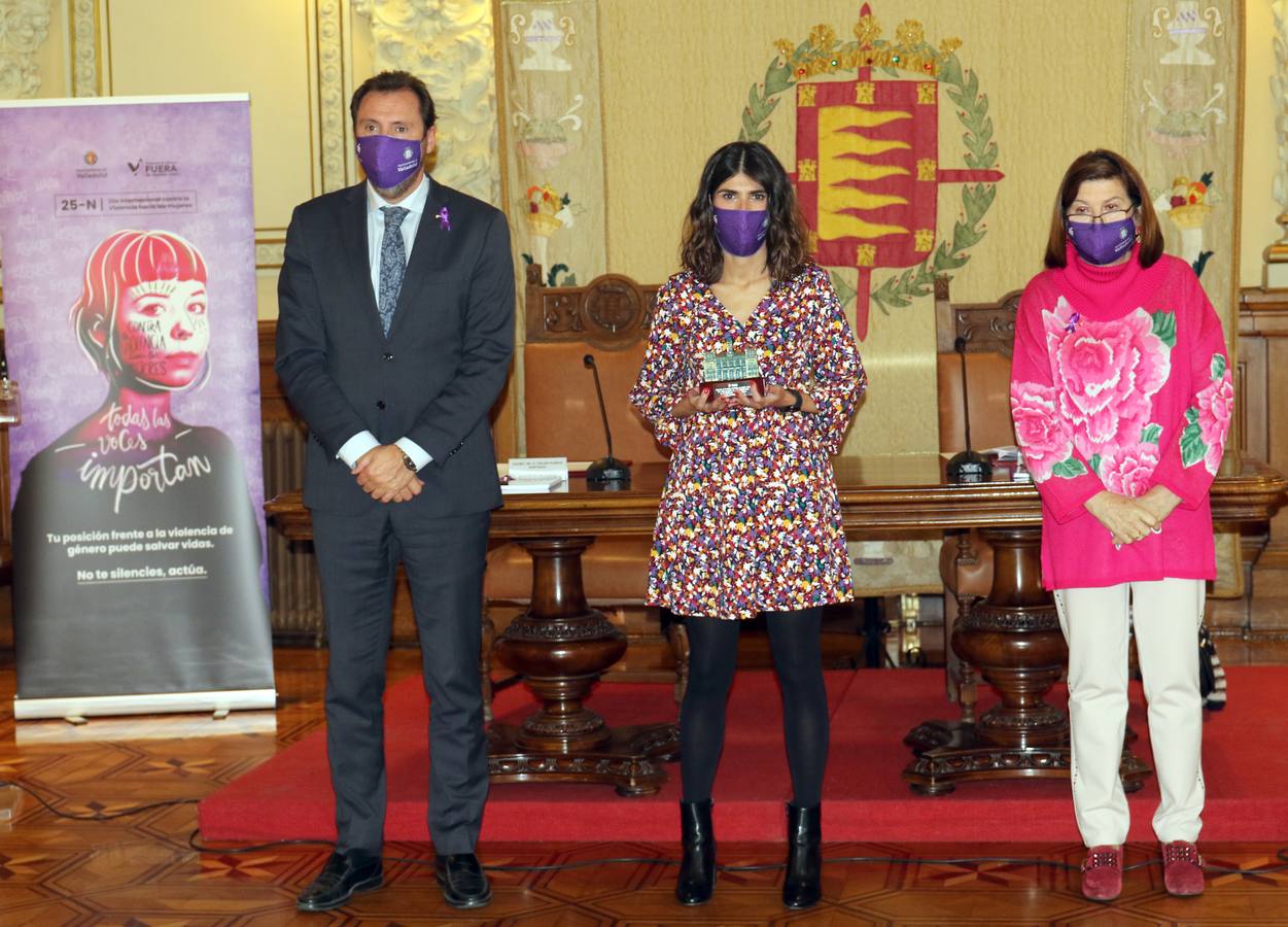 Fotos: Día Internacional de la Eliminación de la Violencia contra la Mujer en el Ayuntamiento de Valladolid