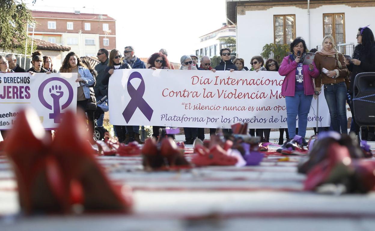 Una pasada concentración del Día Contra la Violencia hacia la Mujer.