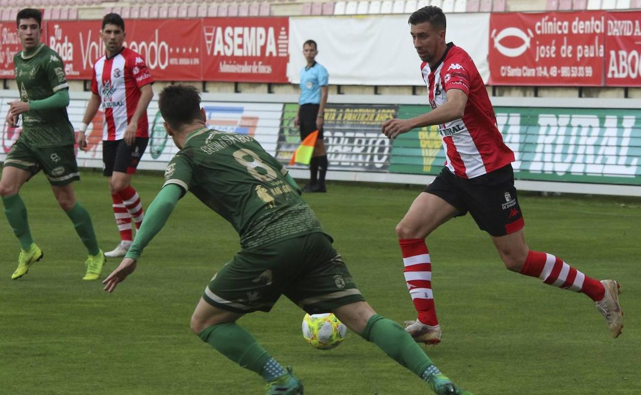 Coque, a la derecha, durante un partido de esta temporada con el Zamora. 