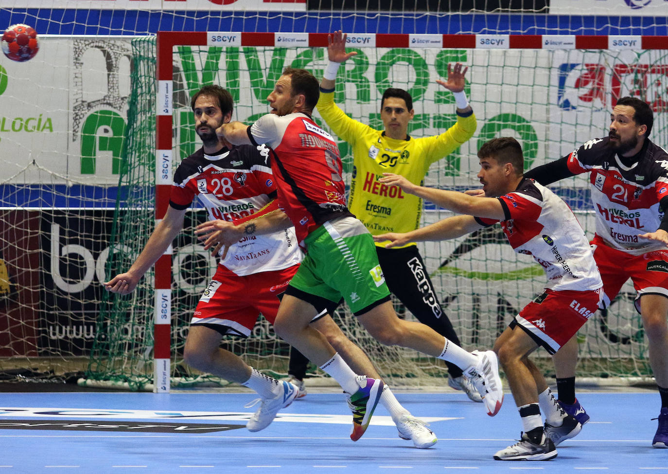 Partido de la Liga Asobal entre el Balonmano Nava y el Huesca 