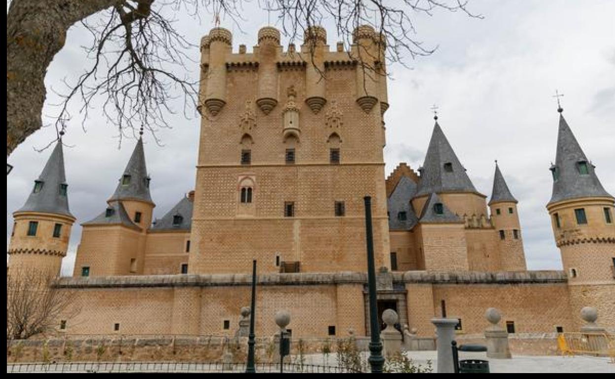 Fachada del Alcázar de Segovia.