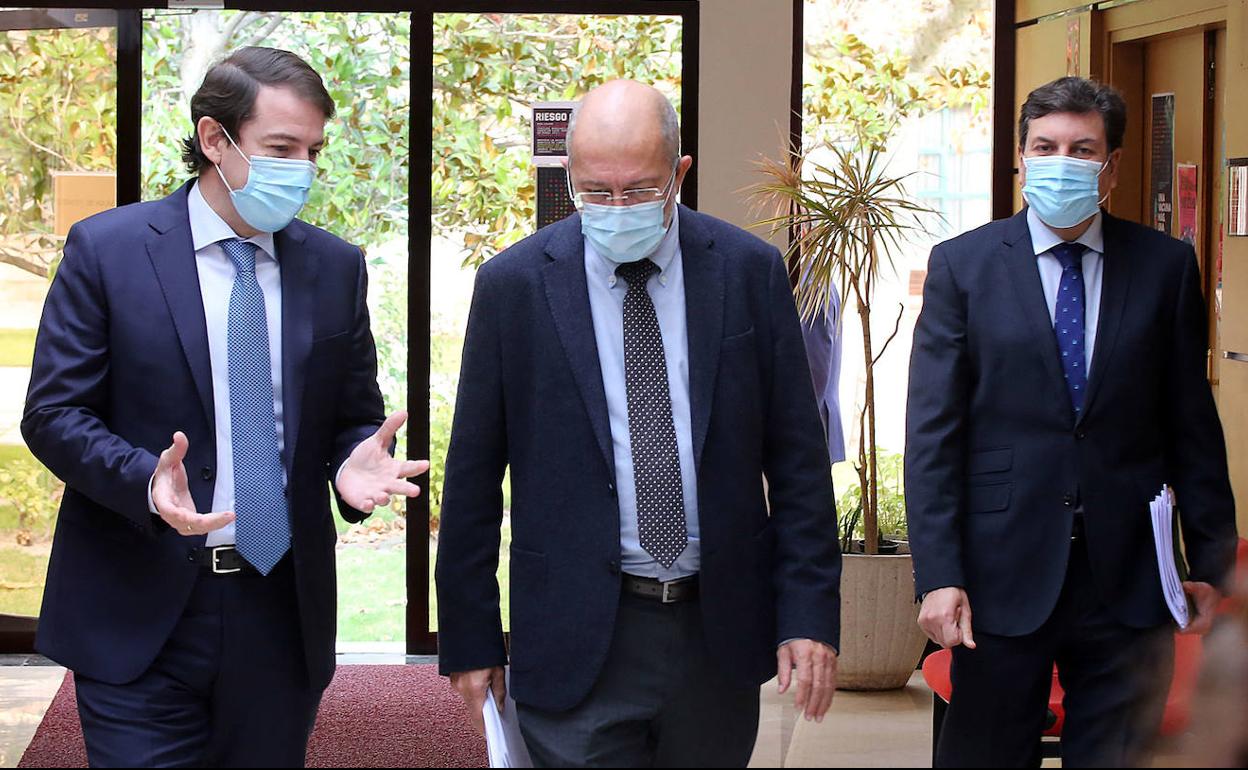 Alfonso Fernández Mañueco, Francisco Igea y Carlos Carriedo, antes de la presentación del os Presupuestos Generales de la Comunidad.