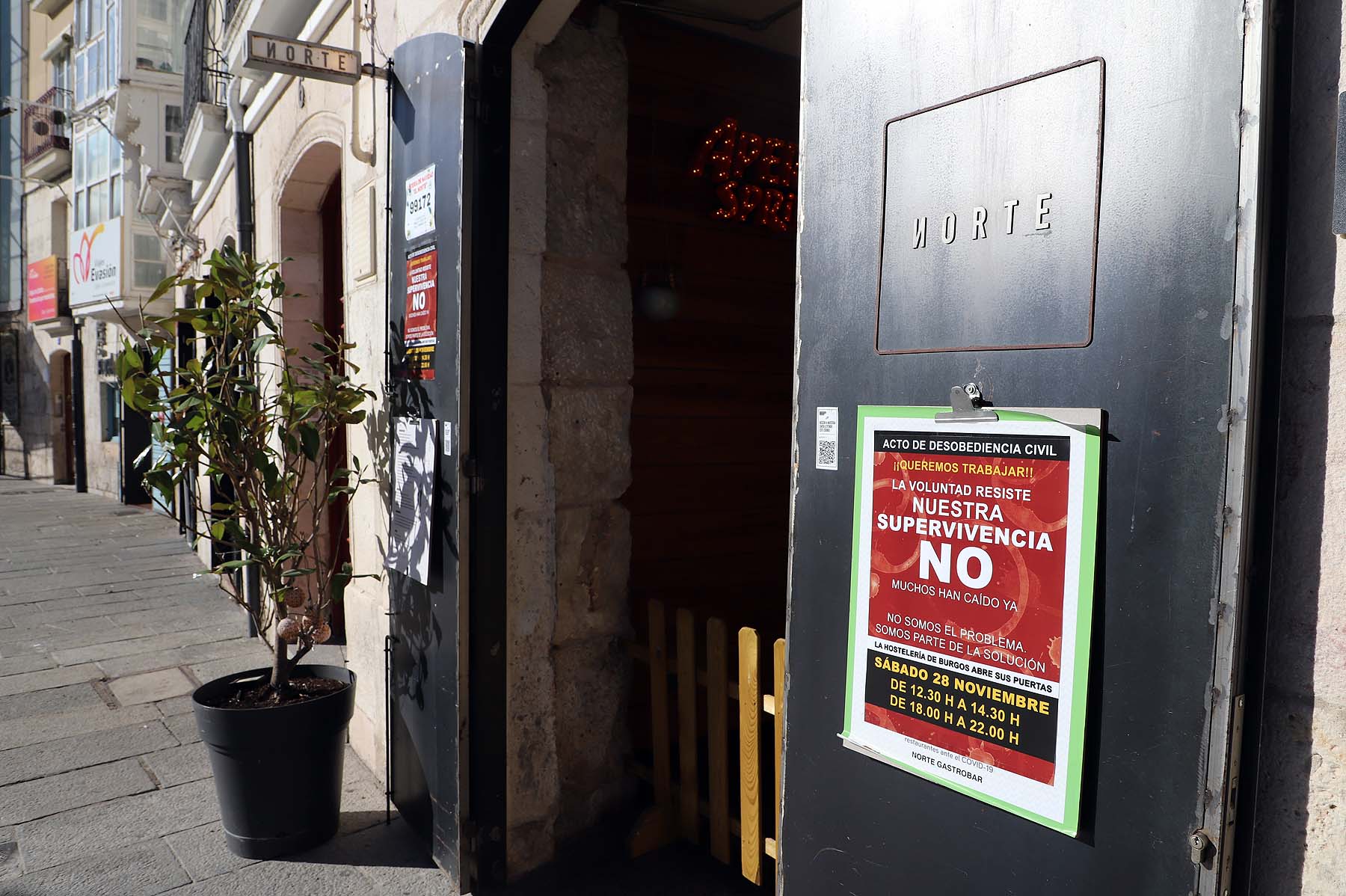 Fotos: La hostelería burgalesa abre sus puertas como protesta