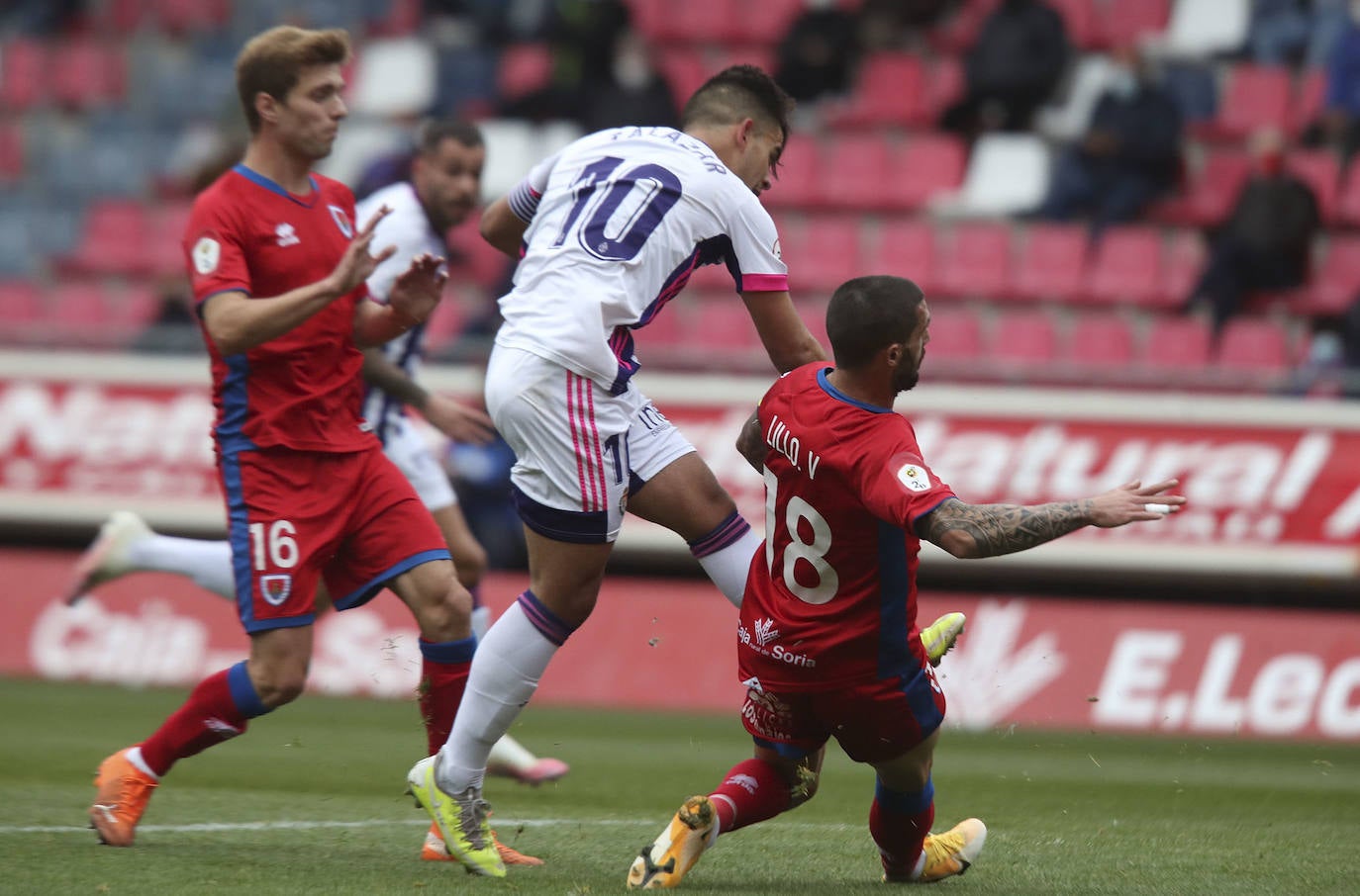 Fotos: Numancia y Real Valladolid Promesas se reparten los puntos 2-2