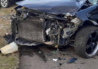 Imagen secundaria 1 - Estado de los coches implicados tras el impacto.