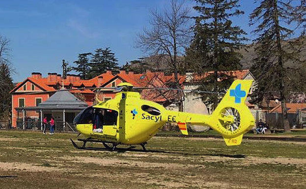 Helicóptero como el empleado para trasladar al herido al Hospital General de Segovia. 