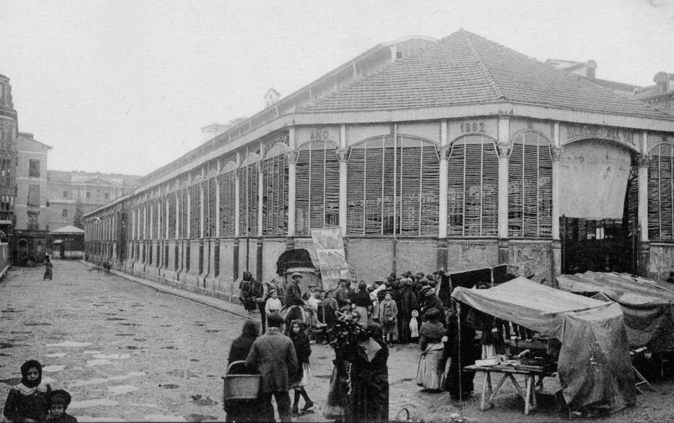 Mercado del Val. Diseñado por Joaquín Ruiz Sierra, fue uno de los tres grandes centros de abastecimiento erigidos en la capital vallisoletana durante el último tercio del siglo XIX