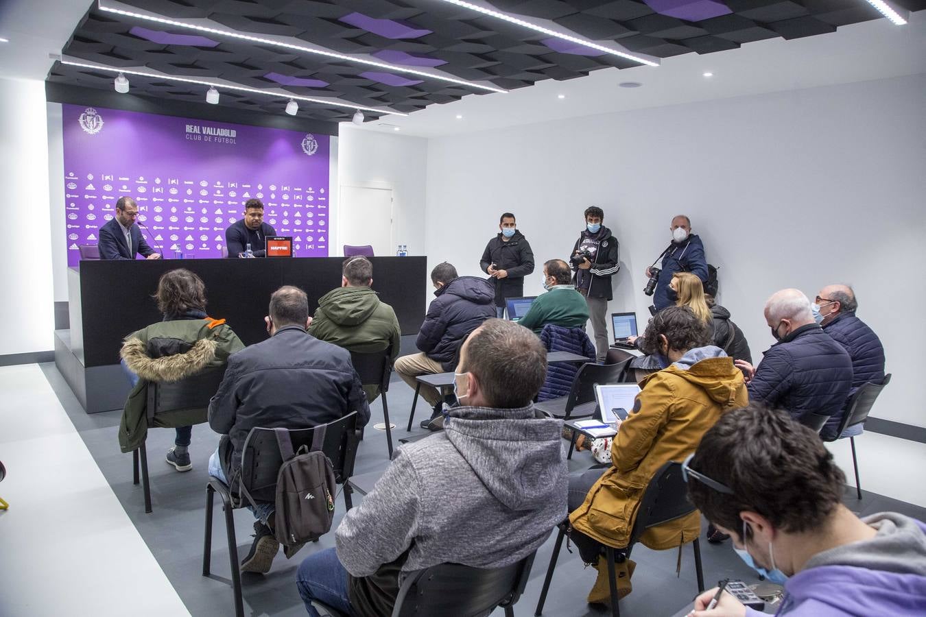 Fotos: Ronaldo ofrece una rueda de prensa presencial en Zorrilla