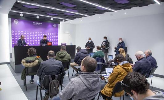 David Espinar y Ronaldo Nazário estrenaron ayer la nueva sala de prensa de Zorrilla.