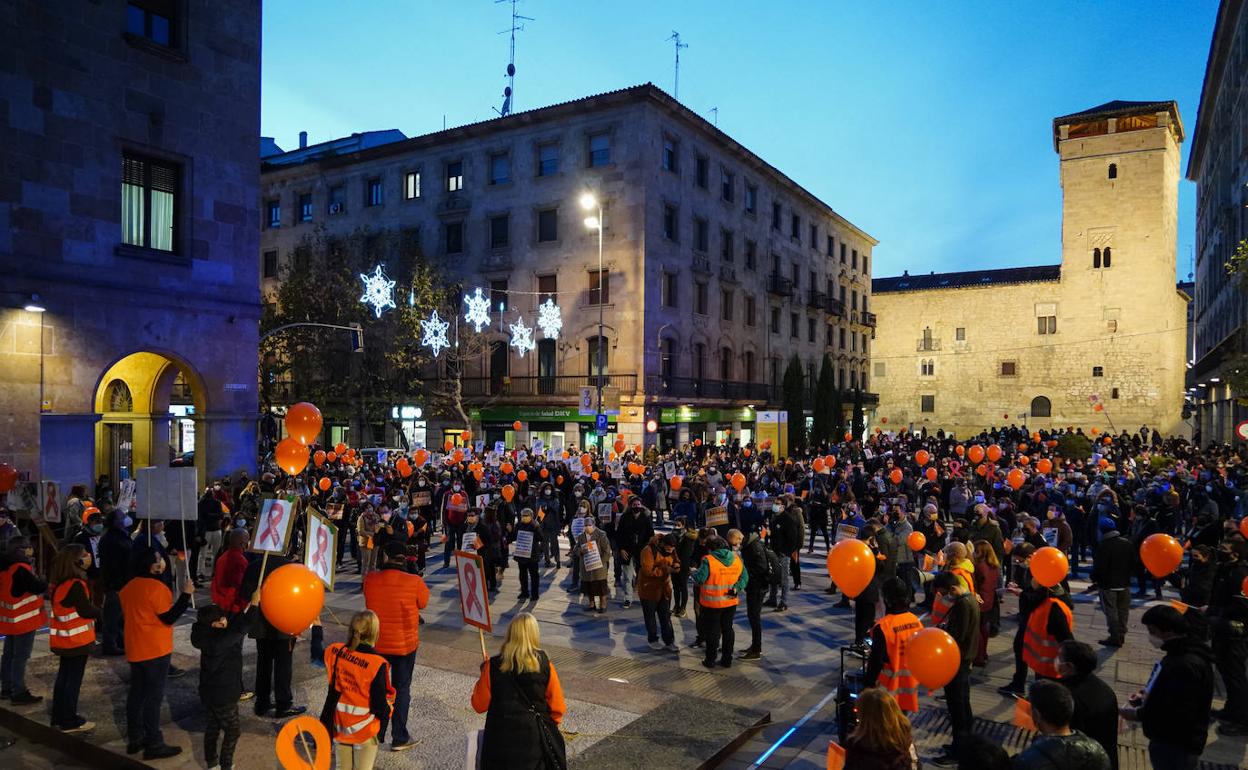 Cientos de personas se congrearon en la plaza de la Constitución de Salamanca.