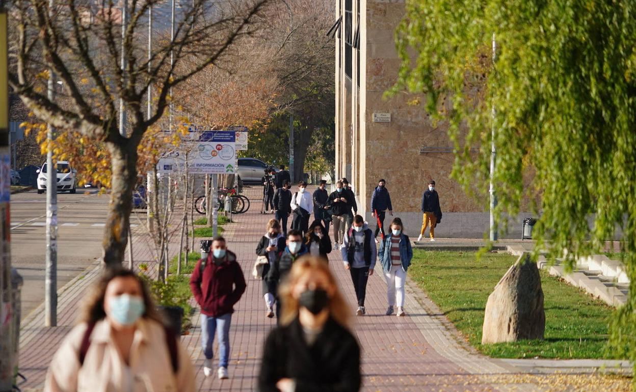 Alumnos de la USAL en el campus Unamuno.