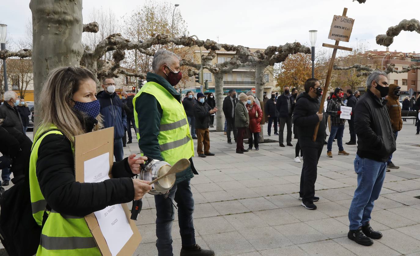 Fotos: Protesta de los autónomos en Venta de Baños, Palencia